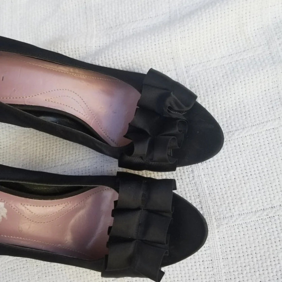 Tahari Black satin stiletto. shoes 9.5 NWOB - Picture 4 of 8
